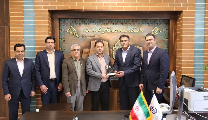 بانک تجارت و دانشگاه لرستان